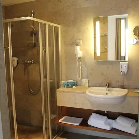 Zenit Wellness Balaton فندق فونيارتْسفاشغ