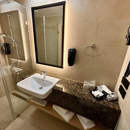 Hotell Zenit Wellness Balaton Vonyarcvashegy