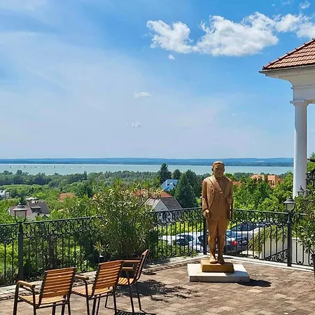 Zenit Wellness Balaton ボニャルツバシュ