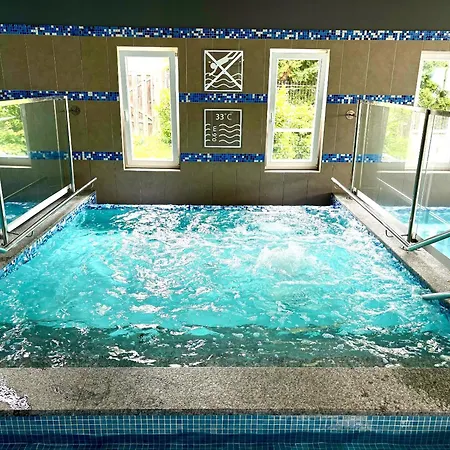 ホテル Zenit Wellness Balaton ボニャルツバシュ