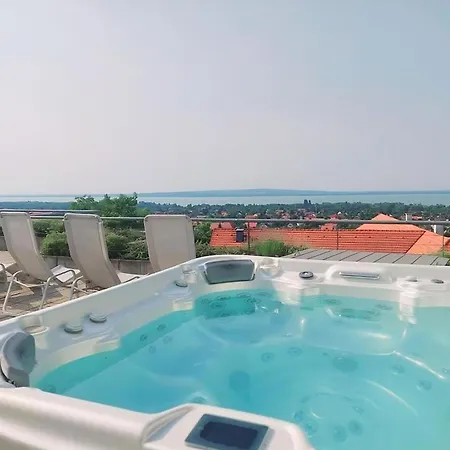 Zenit Wellness Balaton فونيارتْسفاشغ