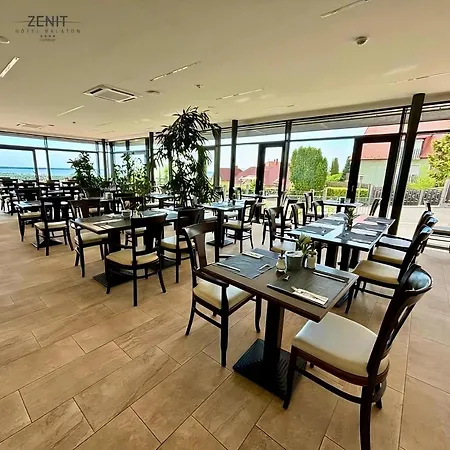Zenit Wellness Balaton 4* فونيارتْسفاشغ