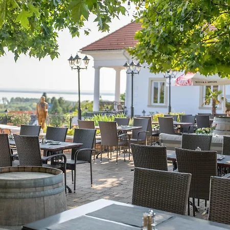 Zenit Wellness Balaton فونيارتْسفاشغ