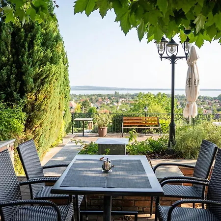 فندق Zenit Wellness Balaton 4*