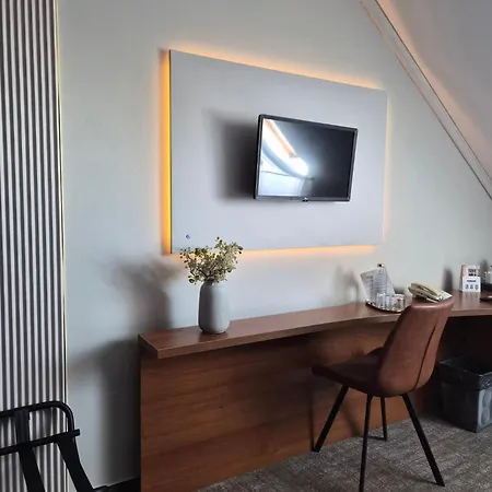 Zenit Wellness Balaton 4* ボニャルツバシュ