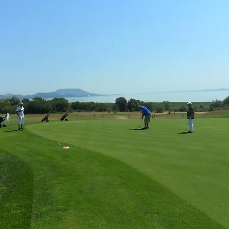 Zenit Wellness Balaton فونيارتْسفاشغ