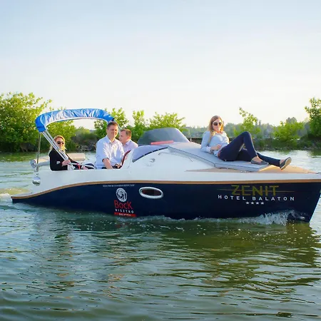 فندق Zenit Wellness Balaton فونيارتْسفاشغ