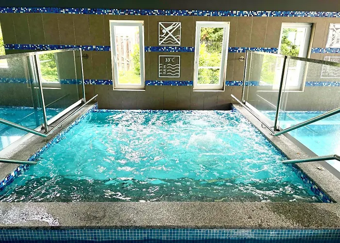 ホテル Zenit Wellness Balaton ボニャルツバシュ