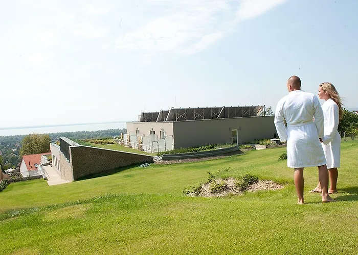 Zenit Wellness Balaton ボニャルツバシュ